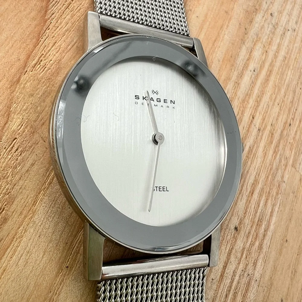 Skagen steel slim silver tone dress watch NEW BATTERY